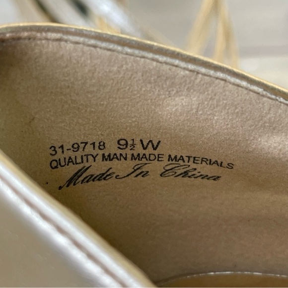 Easy Street Women's Oceana Pump, Gold Metallic, 9.5 Wide - Picture 8 of 14